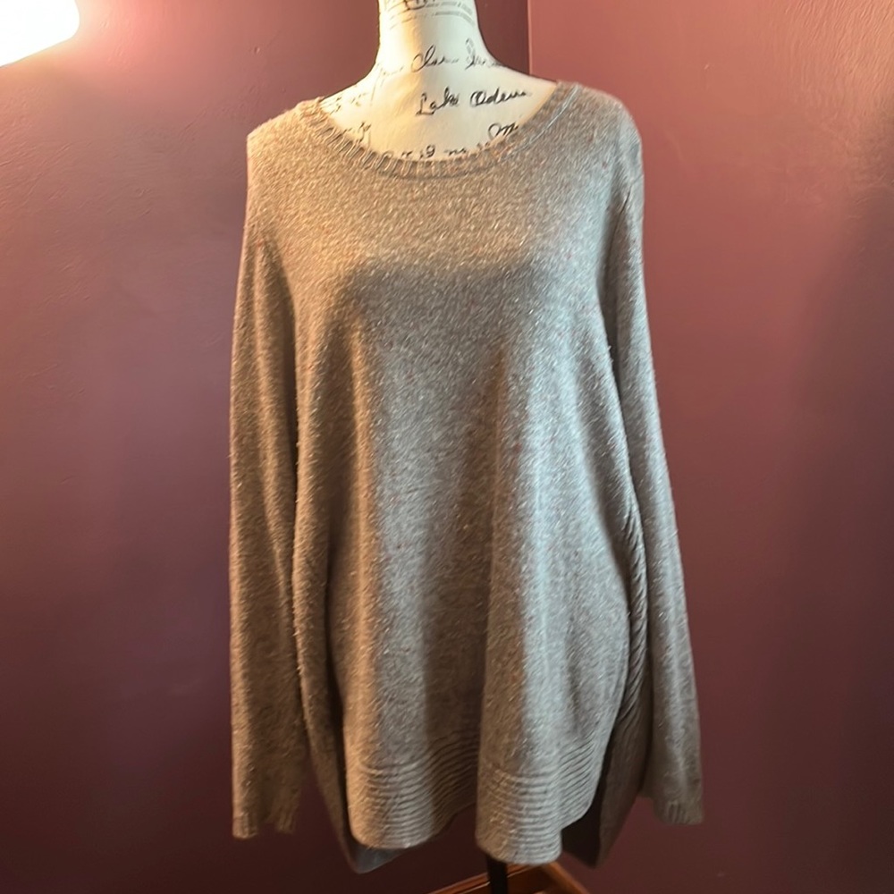 Adorable gray sweater with a little red speckle